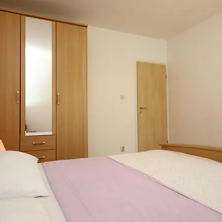 Kuciste Perna 10161c Apartment *