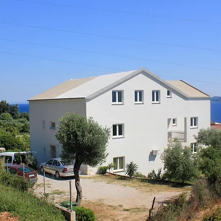 Kuciste Perna 10161c Apartment